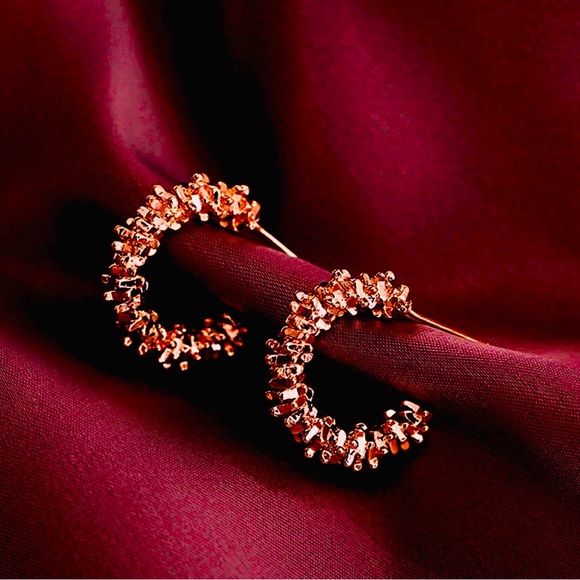 18K Gold Plated Patterned Earrings Huggie Hoop Earrings by Grathia Cero - Picture 6 of 8